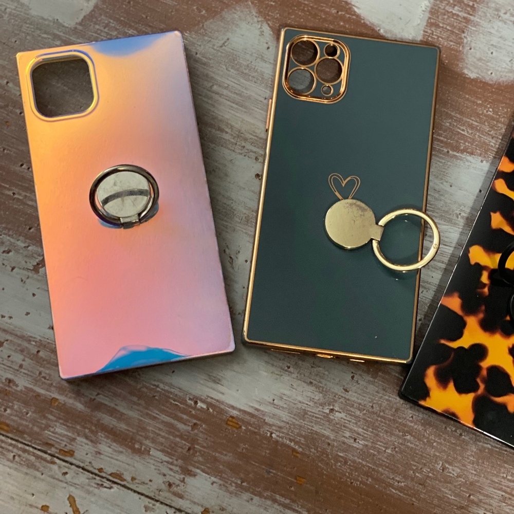 4 square almost brand new iPhone, 11 Pro Max cases